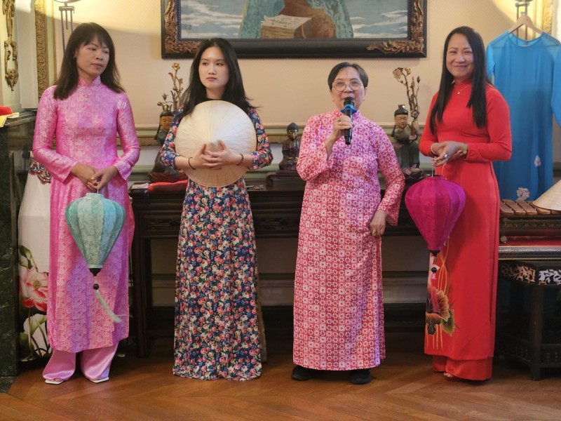 Ra mắt Câu lạc bộ di sản áo dài Việt Nam tại Bỉ