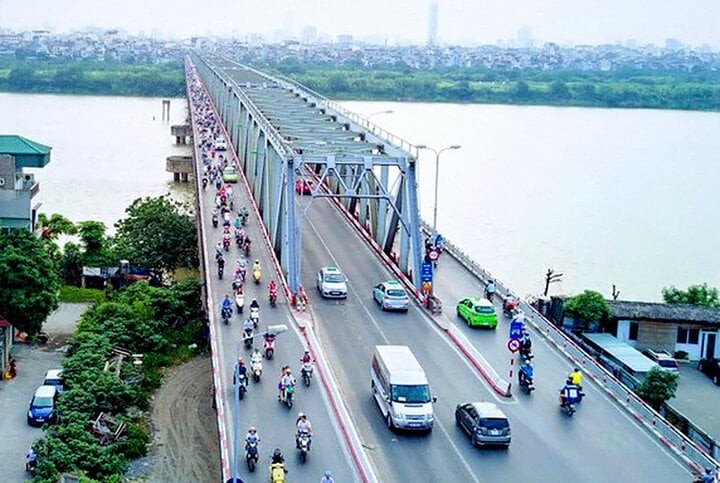 Các phương tiện bị hạn chế qua cầu Chương Dương từ sáng 10/9 (Ảnh: T.L).