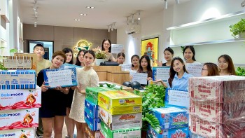 Người Việt tại Nhật Bản quyên góp ủng hộ đồng bào bị bão lũ