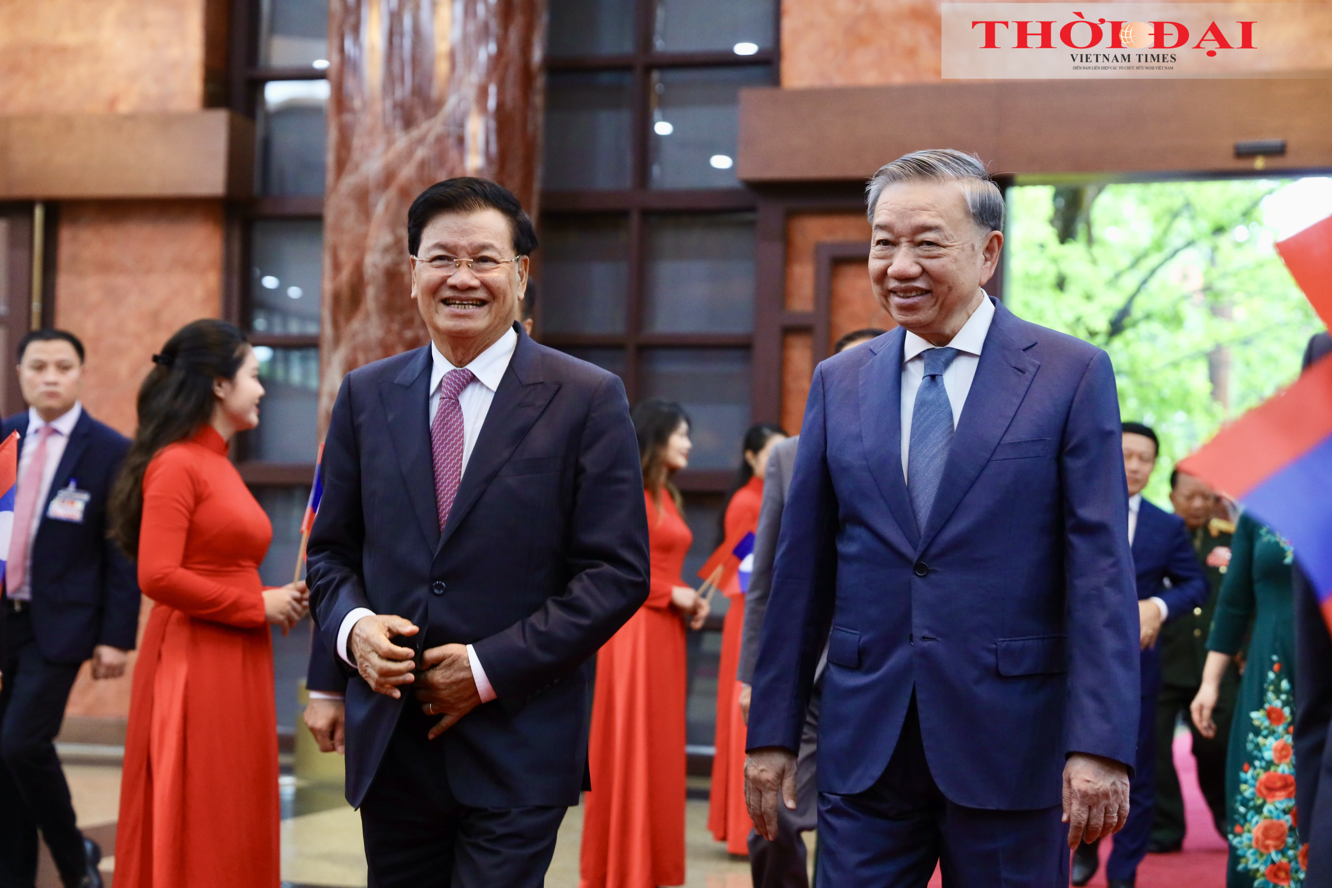 Tổng Bí thư, Chủ tịch nước Tô Lâm và Tổng Bí thư, Chủ tịch nước Lào Thongloun Sisoulith đến dự cuộc gặp gỡ. (Ảnh: Đinh Hòa) Tổng Bí thư, Chủ tịch nước Tô Lâm và Tổng Bí thư, Chủ tịch nước Lào Thongloun Sisoulith đến dự cuộc gặp gỡ. (Ảnh: Đinh Hòa)