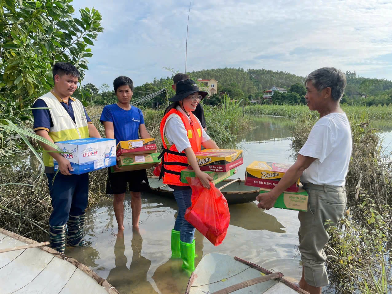 GNI trao hàng cứu trợ cho gần 500 hộ gia đình tại Tuyên Quang, Hà Giang GNI trao hàng cứu trợ cho gần 500 hộ gia đình tại Tuyên Quang, Hà Giang