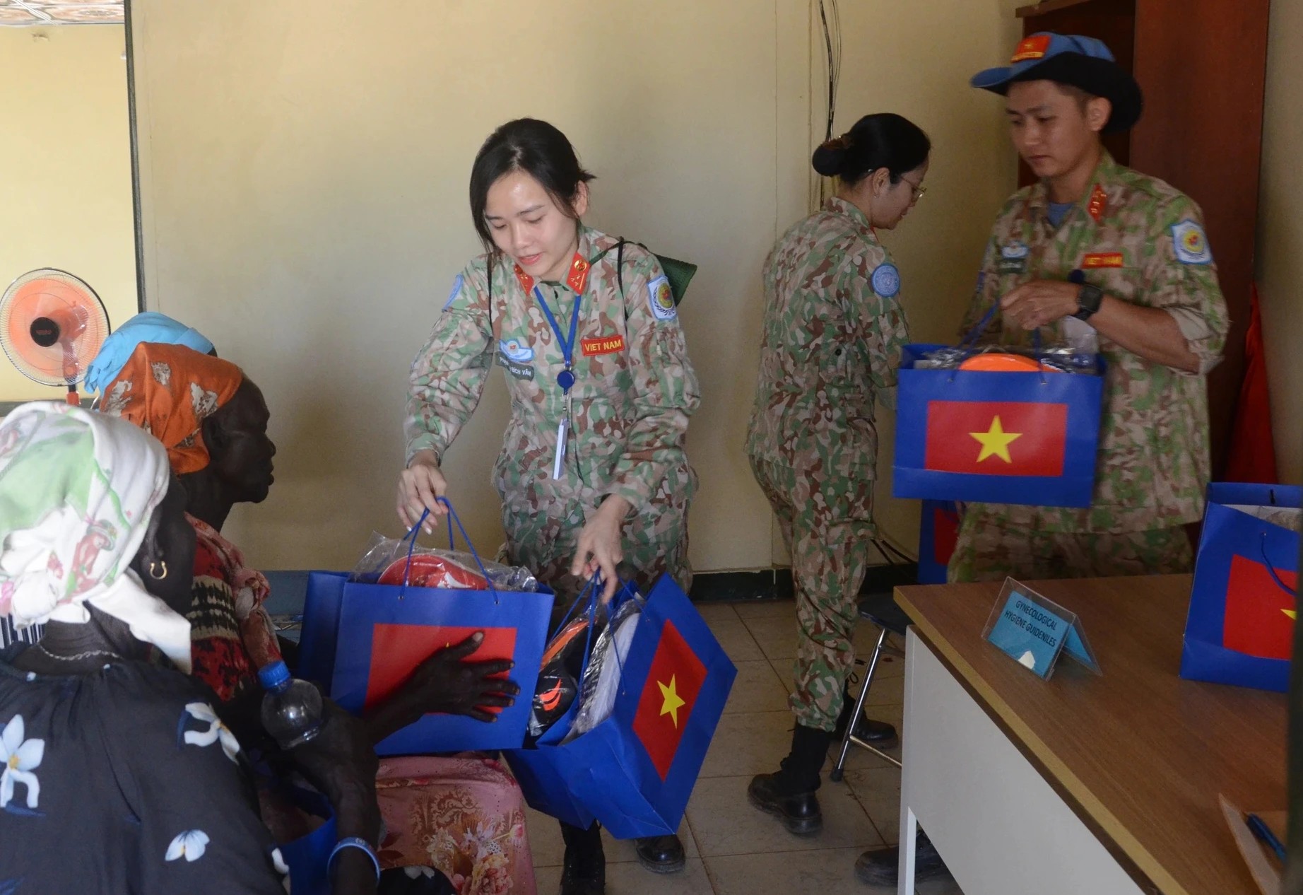 Những "sứ giả hòa bình" góp phần tỏa sáng hình ảnh Việt Nam Những "sứ giả hòa bình" góp phần tỏa sáng hình ảnh Việt Nam