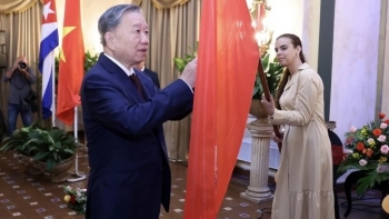 Vun đắp tình hữu nghị thủy chung Việt Nam-Cuba mãi mãi trường tồn