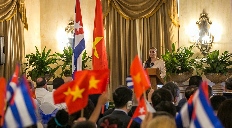 Bí thư thứ nhất của Đoàn Thanh niên Cộng sản Cuba (UJC), Meybis Estévez Echavarría, thay mặt những người trẻ Cuba gửi lời cảm ơn sâu sắc tới lãnh đạo Đảng và Nhà nước Việt Nam đã trao tặng Huân chương Hữu nghị. (Ảnh: Cubadebate) Bí thư thứ nhất của Đoàn Thanh niên Cộng sản Cuba (UJC), Meybis Estévez Echavarría, thay mặt những người trẻ Cuba gửi lời cảm ơn sâu sắc tới lãnh đạo Đảng và Nhà nước Việt Nam đã trao tặng Huân chương Hữu nghị. (Ảnh: Cubadebate)