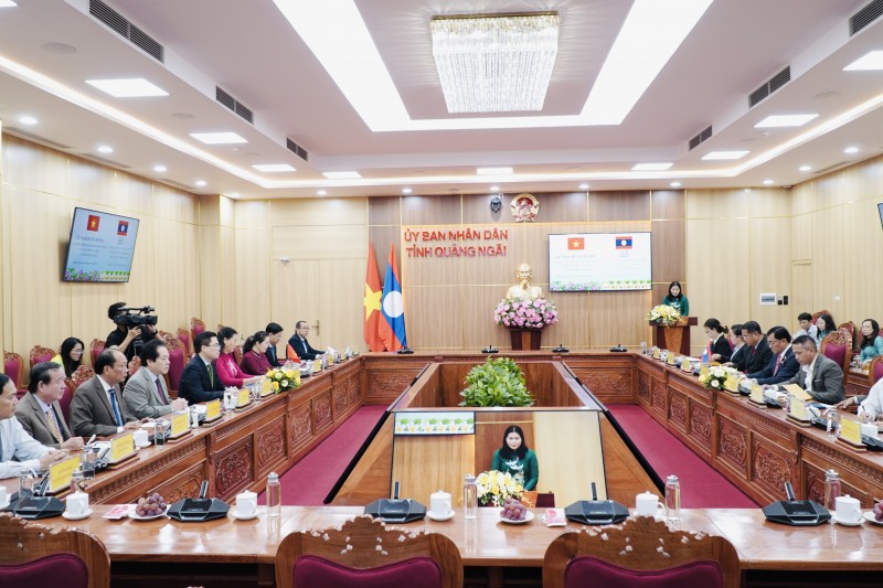 Nhà nước Lào trao tặng Huân chương cho 1 tập thể và 3 cá nhân của tỉnh Quảng Ngãi Nhà nước Lào trao tặng Huân chương cho 1 tập thể và 3 cá nhân của tỉnh Quảng Ngãi