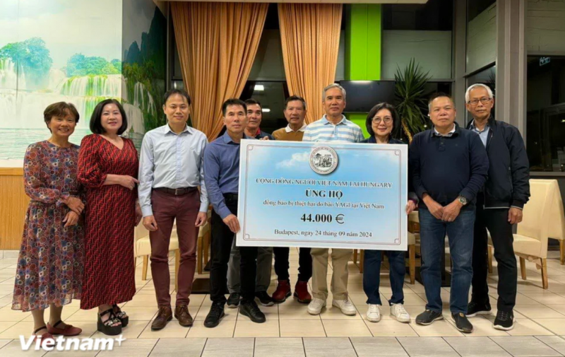Bà con Việt kiều tại Hungary hỗ trợ 44.000 euro cho đồng bào bị thiệt hại vì bão lũ