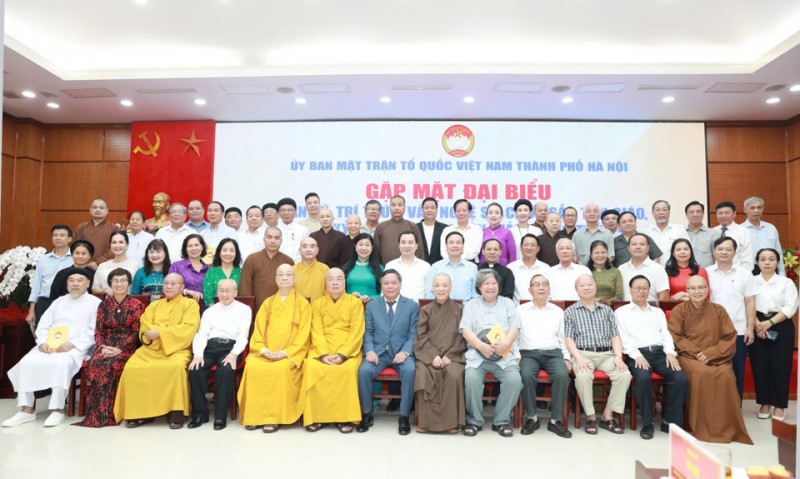 Gặp mặt đại biểu nhân sĩ, trí thức, chức sắc tôn giáo, văn nghệ sĩ Hà Nội