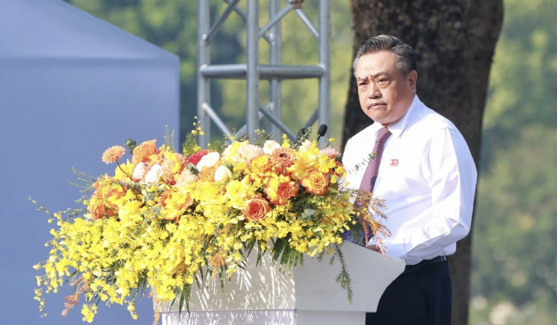 “Thăng Long - Hà Nội trường tồn cùng tuế nguyệt, vững vàng, khí phách hiên ngang” “Thăng Long - Hà Nội trường tồn cùng tuế nguyệt, vững vàng, khí phách hiên ngang”