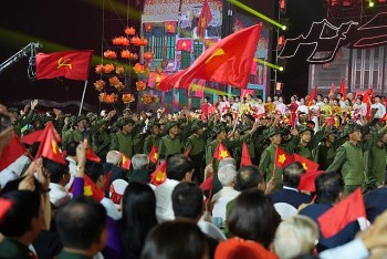 Hà Nội lắng đọng, tự hào với 