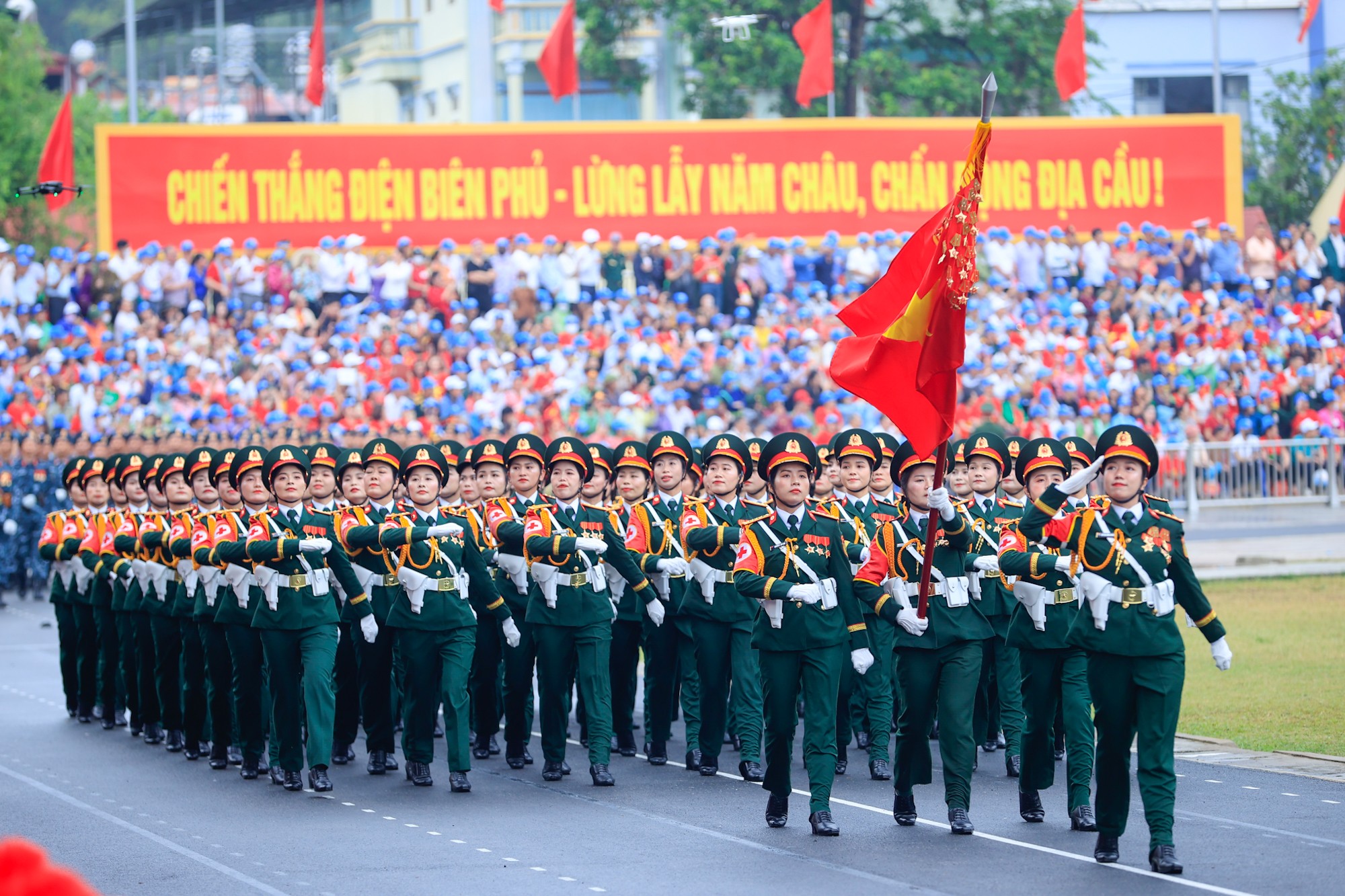 Phụ nữ Việt Nam: Tự tin vươn mình trong kỷ nguyên mới Phụ nữ Việt Nam: Tự tin vươn mình trong kỷ nguyên mới