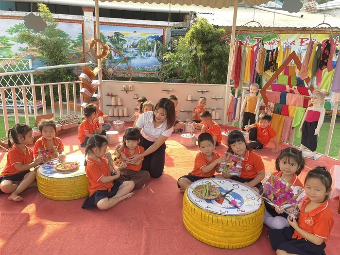 Phụ nữ Việt Nam: Tự tin vươn mình trong kỷ nguyên mới Phụ nữ Việt Nam: Tự tin vươn mình trong kỷ nguyên mới