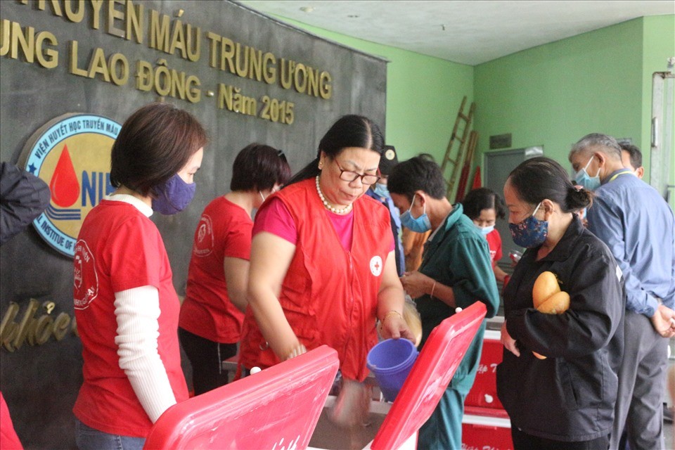 Phụ nữ Việt Nam: Tự tin vươn mình trong kỷ nguyên mới Phụ nữ Việt Nam: Tự tin vươn mình trong kỷ nguyên mới
