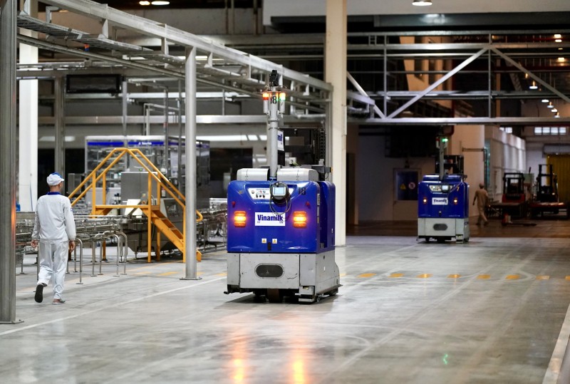 Học sinh thích thú khám phá trang trại, nhà máy “xanh” sản xuất ra hộp sữa Vinamilk Học sinh thích thú khám phá trang trại, nhà máy “xanh” sản xuất ra hộp sữa Vinamilk