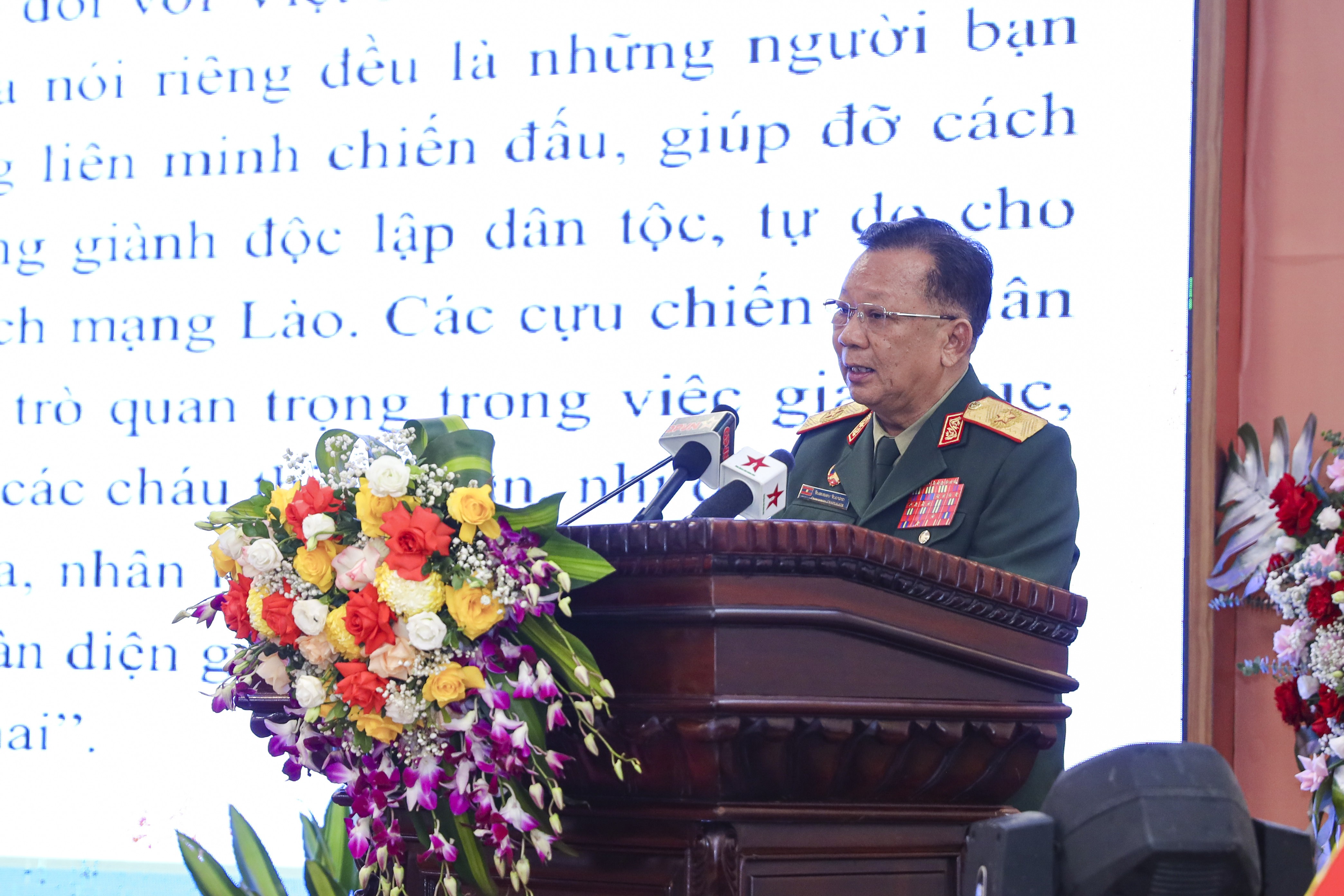 Tri ân dấu chân quân tình nguyện Việt Nam trên đất nước bạn Lào