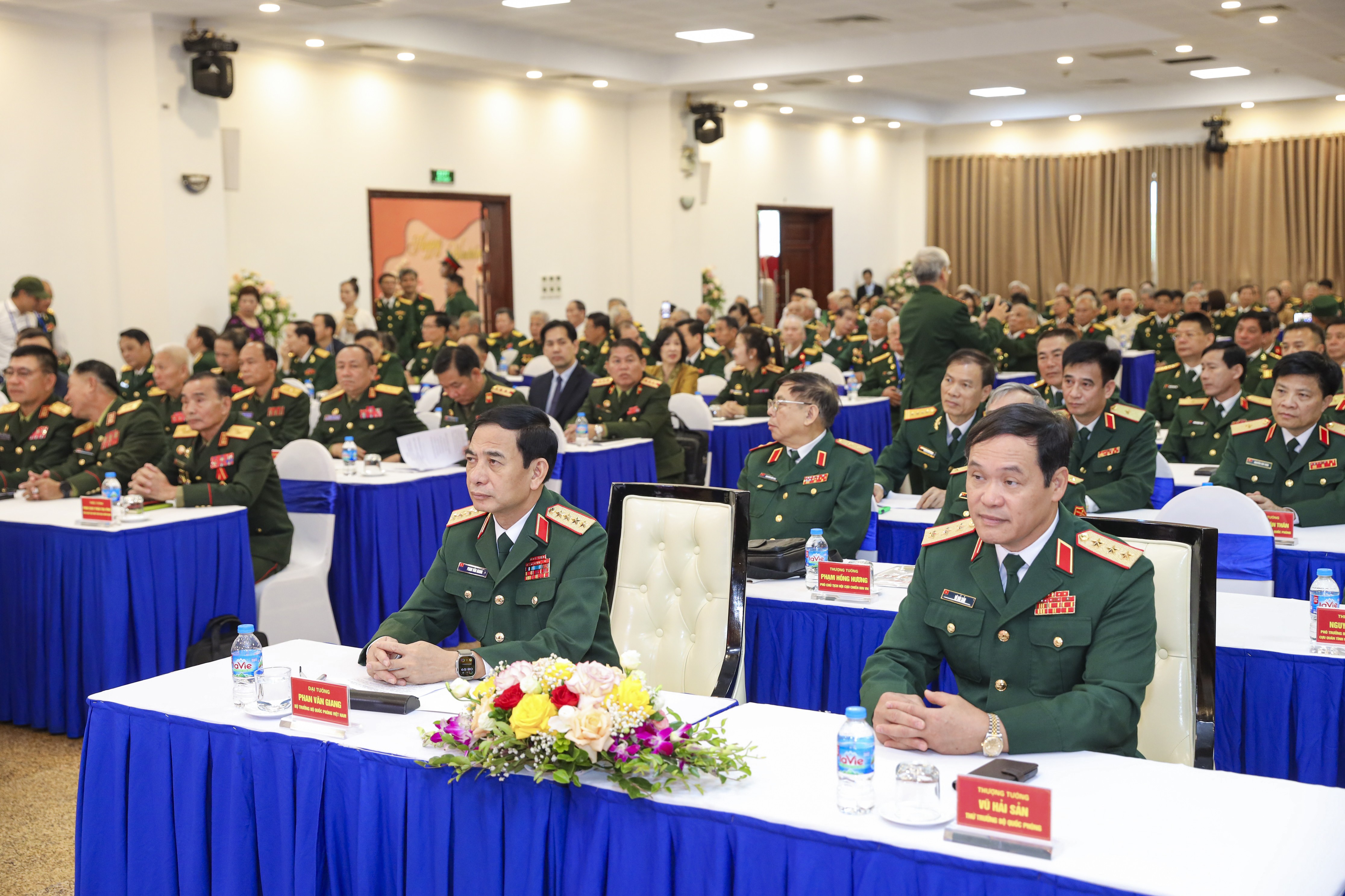 Lễ gặp mặt kỷ niệm 75 năm Ngày truyền thống Quân tình nguyện và Chuyên gia quân sự Việt Nam giúp cách mạng Lào Lễ gặp mặt kỷ niệm 75 năm Ngày truyền thống Quân tình nguyện và Chuyên gia quân sự Việt Nam giúp cách mạng Lào