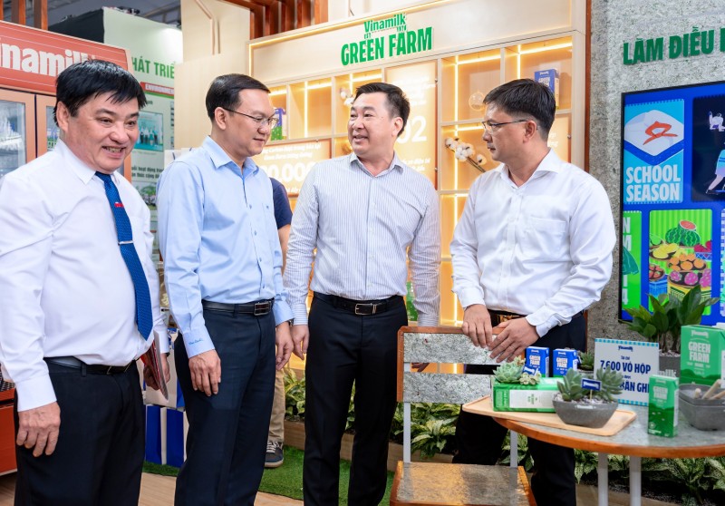 Các bạn trẻ hào hứng với trải nghiệm “Siêu xanh, siêu xinh” đến từ Vinamilk Các bạn trẻ hào hứng với trải nghiệm “Siêu xanh, siêu xinh” đến từ Vinamilk