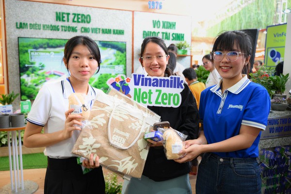 Các bạn trẻ hào hứng với trải nghiệm “Siêu xanh, siêu xinh” đến từ Vinamilk Các bạn trẻ hào hứng với trải nghiệm “Siêu xanh, siêu xinh” đến từ Vinamilk