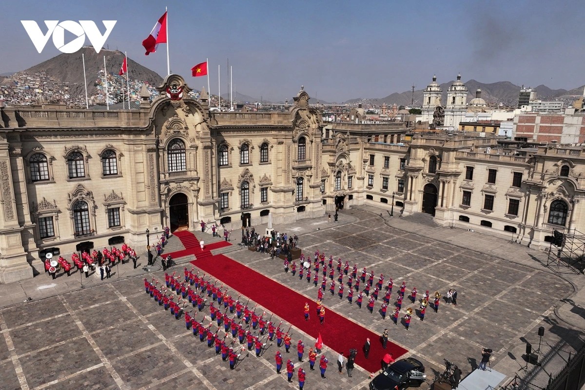 [Ảnh] Tổng thống Peru chủ trì lễ đón Chủ tịch nước Lương Cường