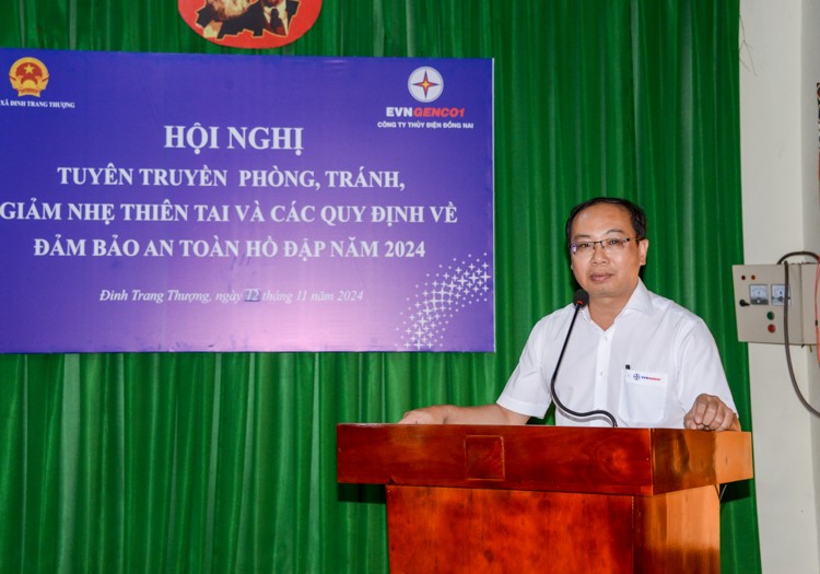 Ông Hồ Sĩ Hưng – Phó Giám đốc phát biểu cảm ơn sự phối hợp của chính quyền và bà con nhân dân xã. Ông Hồ Sĩ Hưng – Phó Giám đốc phát biểu cảm ơn sự phối hợp của chính quyền và bà con nhân dân xã.