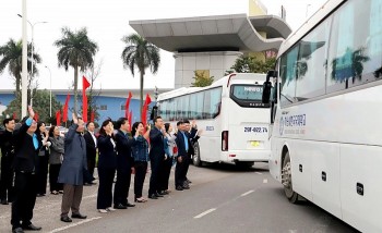 Tổ chức xe đưa đón công nhân về quê đón Tết Ất Tỵ