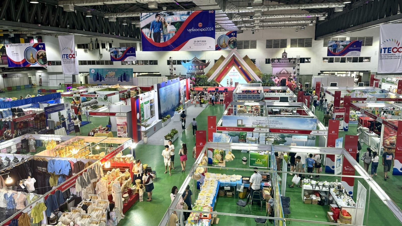 Hội chợ thương mại: cầu nối giao thương hai nước Việt Nam - Lào
