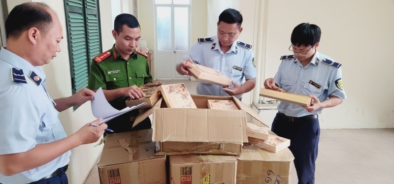 Chống buôn lậu, gian lận thương mại, hàng giả (Ảnh: T.L).