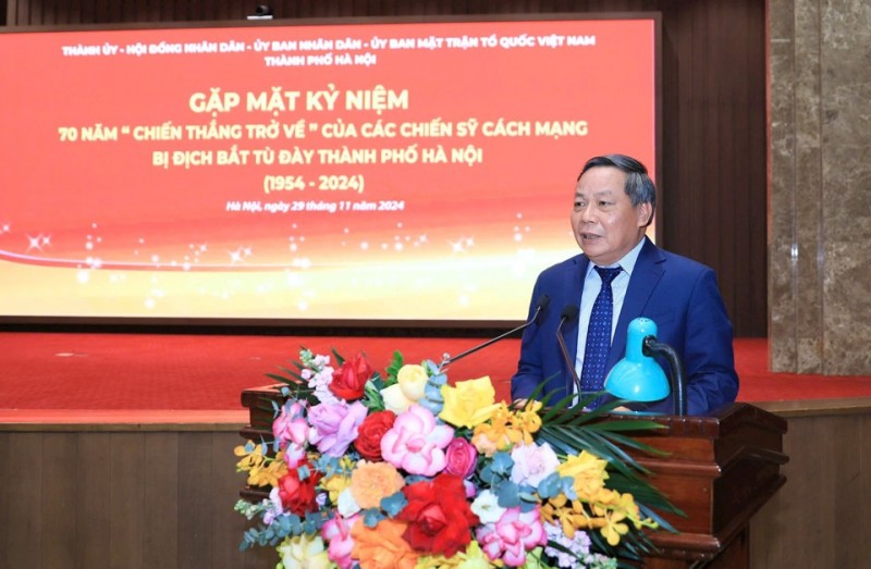 Phó Bí thư Thường trực Thành ủy Nguyễn Văn Phong phát biểu tại buổi gặp mặt (Ảnh: T.L).