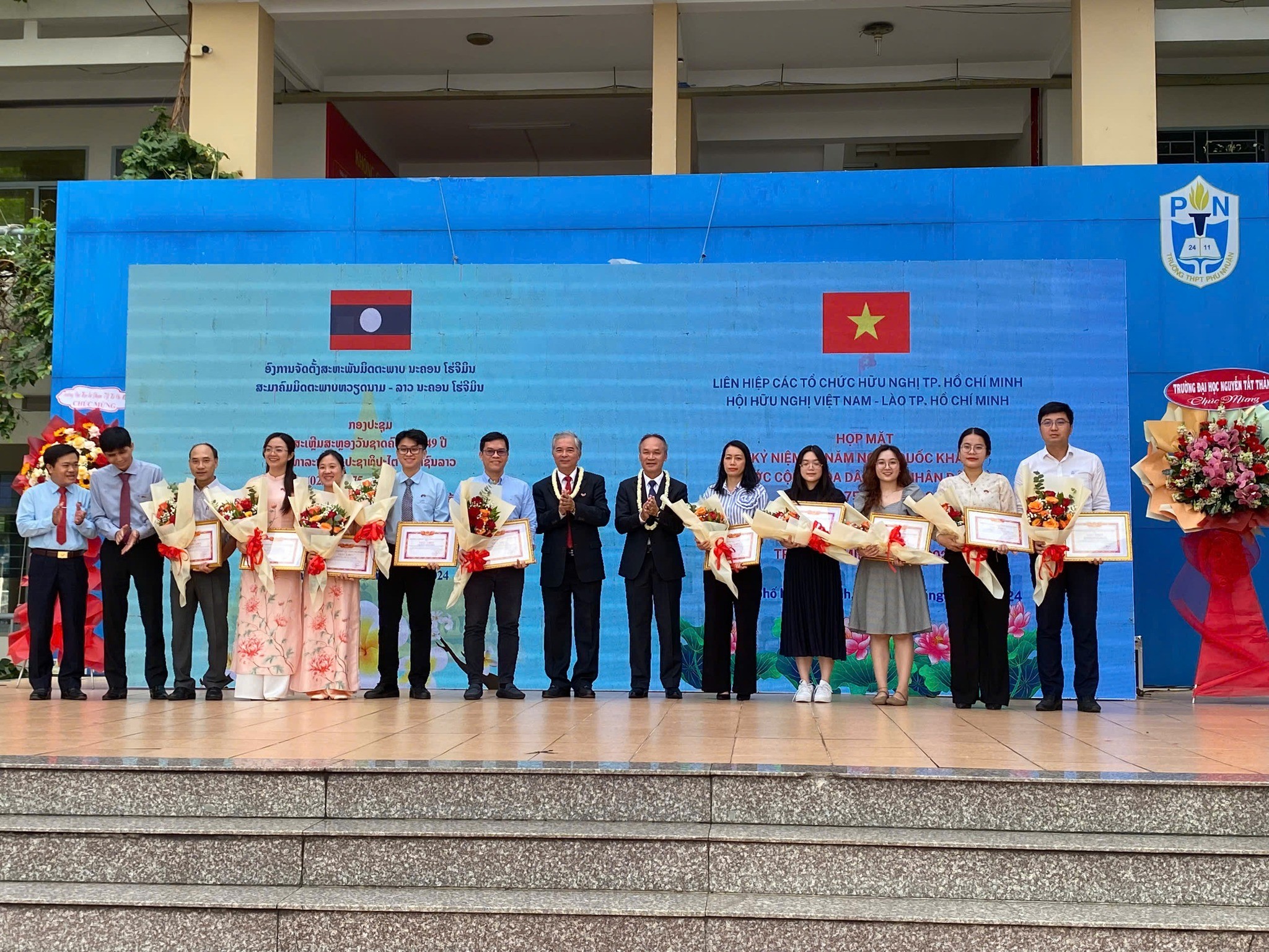 Hội Hữu nghị Việt Nam - Lào TPHCM tặng Giấy khen cho 6 tập thể, 8 cá nhân đã có thành tích đóng góp tích cực cho mối quan hệ Việt Nam – Lào,