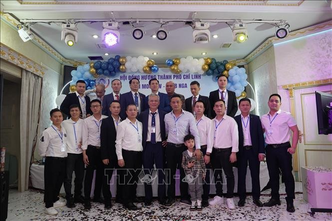 Chủ tịch Hội Bùi Bá Vượng (giữa, hàng dưới) và các thành viên cốt cán của Hội.