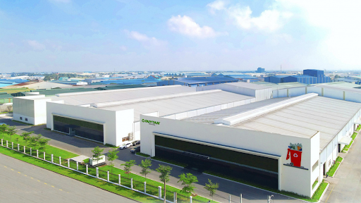 Nhà máy nhựa tái chế DUYTAN Recycling rộng 6,5 ha tại Long An với công suất lên đến 100.000 tấn hạt nhựa tái sinh mỗi năm. 