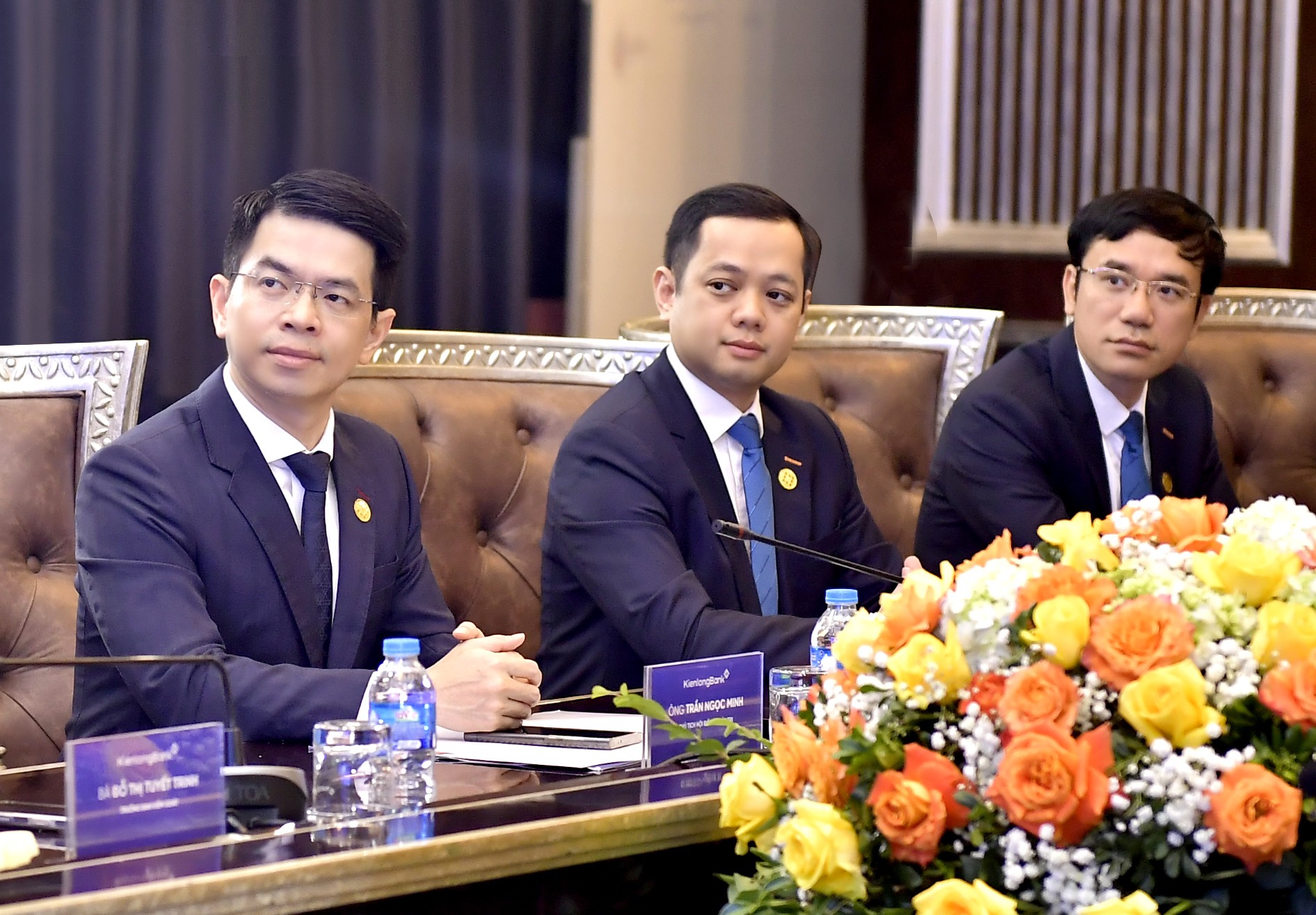 KienlongBank tiên Ba vị lãnh đạo chủ chốt cùng mang tên “Minh” đã đồng hành, chung tay, nỗ lực tạo nên cuộc cách mạng về Chuyển đổi số tại KienlongBankphong triển khai đồng bộ cả 2 dự án Basel III & ESG