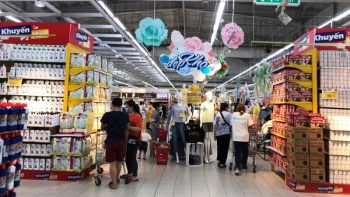 ban le hang hoa va doanh thu dich vu tieu dung dat hon 780 nghin ty dong
