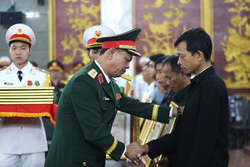 Tiễn biệt 12 quân nhân hy sinh khi diễn tập