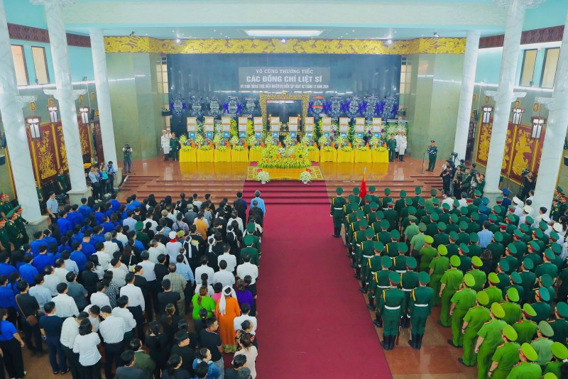 Tiễn biệt 12 quân nhân hy sinh khi diễn tập