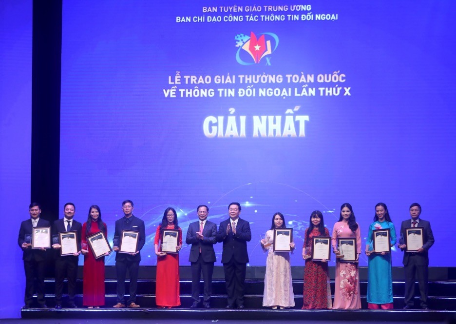 Trao Giải thưởng toàn quốc về thông tin đối ngoại lần thứ X Trao Giải thưởng toàn quốc về thông tin đối ngoại lần thứ X