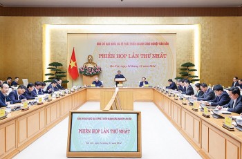 Thủ tướng: Phát triển công nghiệp bán dẫn là lựa chọn chiến lược, ưu tiên hàng đầu