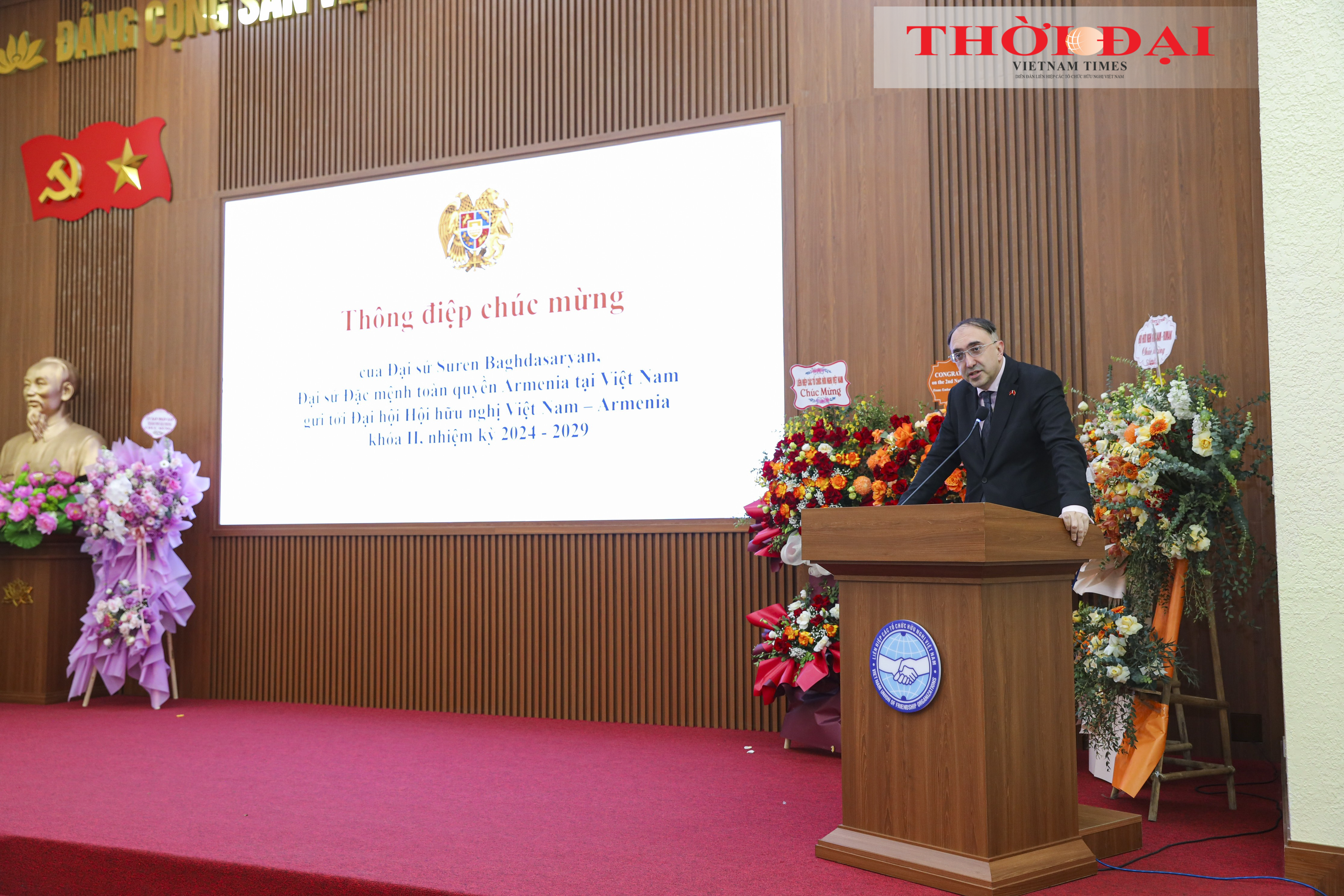 Đại sứ Đặc mệnh toàn quyền Cộng hòa Armenia tại Việt Nam Suren Baghdasaryan phát biểu chúc mừng Đại hội. (Ảnh: Đinh Hòa)
