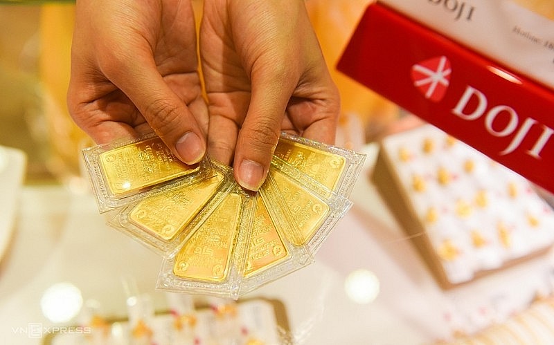 Giá vàng trong nước giảm sâu, giá USD ngân hàng tăng 28 đồng