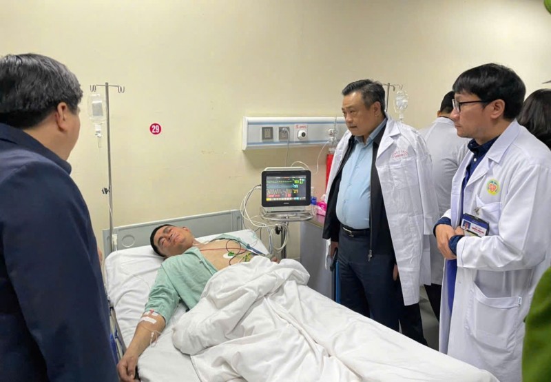 Đoàn đã tới thăm hỏi các nạn nhân của vụ cháy (Ảnh: T.L). Đoàn đã tới thăm hỏi các nạn nhân của vụ cháy (Ảnh: T.L).