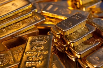 Giá vàng thế giới hồi phục sau phiên rơi tự do