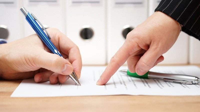 Xử lý nghiêm ngân hàng ép người vay vốn mua bảo hiểm