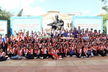 tinh huu nghi hop tac toan dien giua viet nam lao campuchia