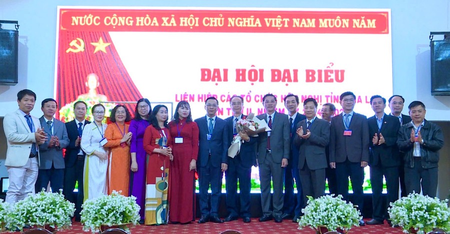 Ban Chấp hành Liên hiệp các tổ chức hữu nghị tỉnh Gia Lai nhiệm kỳ 2024-2029 ra mắt Đại hội. (Ảnh: Báo Gia Lai) Ban Chấp hành Liên hiệp các tổ chức hữu nghị tỉnh Gia Lai nhiệm kỳ 2024-2029 ra mắt Đại hội. (Ảnh: Báo Gia Lai)