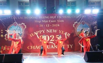 Người Việt tại Lào vui Xuân đoàn kết, hướng về đất nước quê hương
