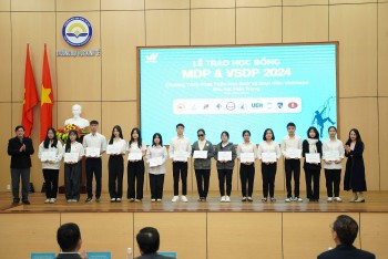 VietHope trao 157 suất học bổng hỗ trợ học sinh, sinh viên khó khăn tại tỉnh Thừa Thiên Huế