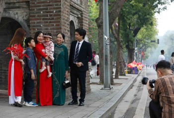 Tết Dương lịch (1/1/2025): Miền Bắc giá lạnh, miền Nam mưa rào