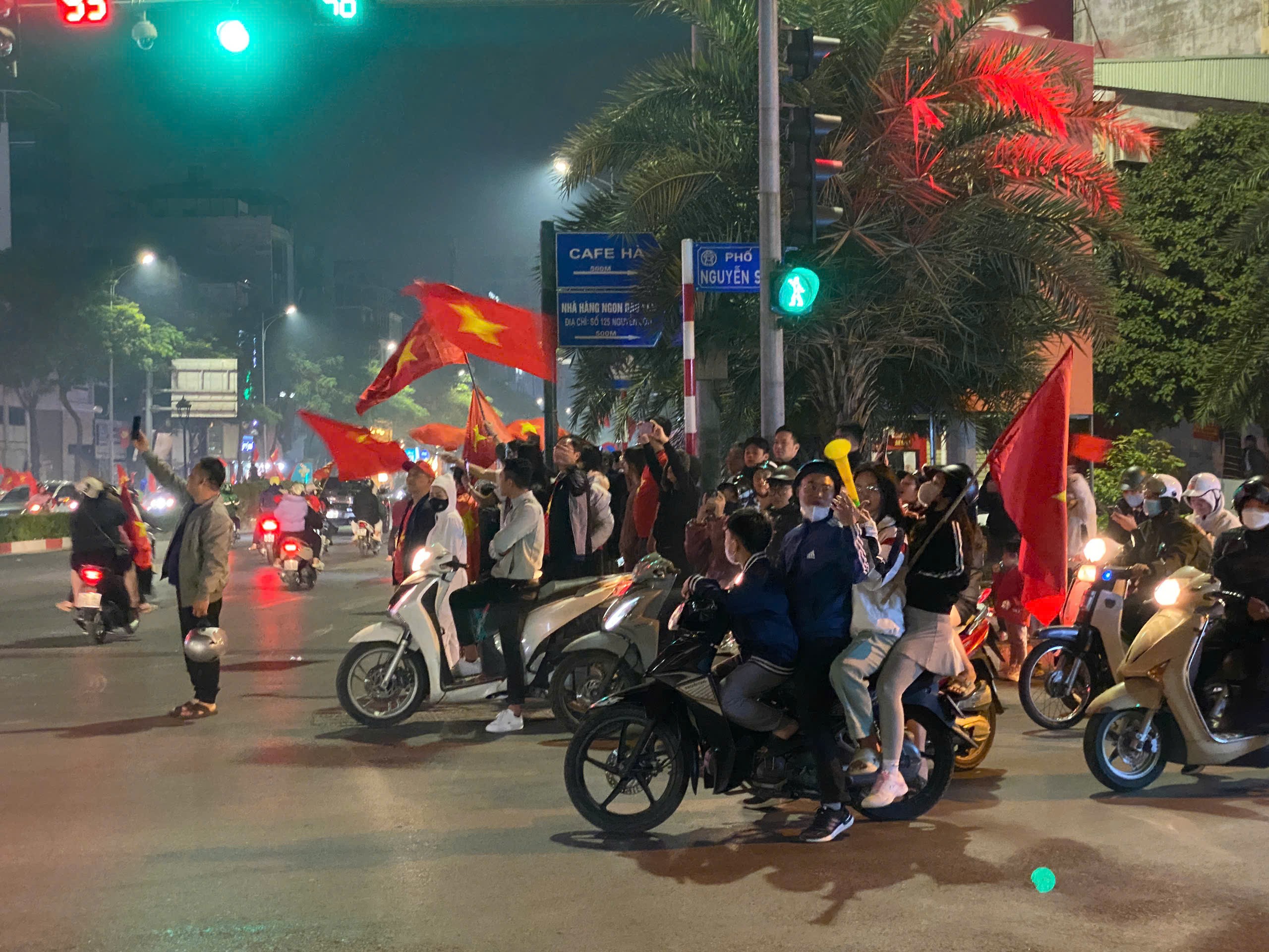 Việt Nam vô địch AFF Cup 2024, cả nước tưng bừng mừng chiến thắng