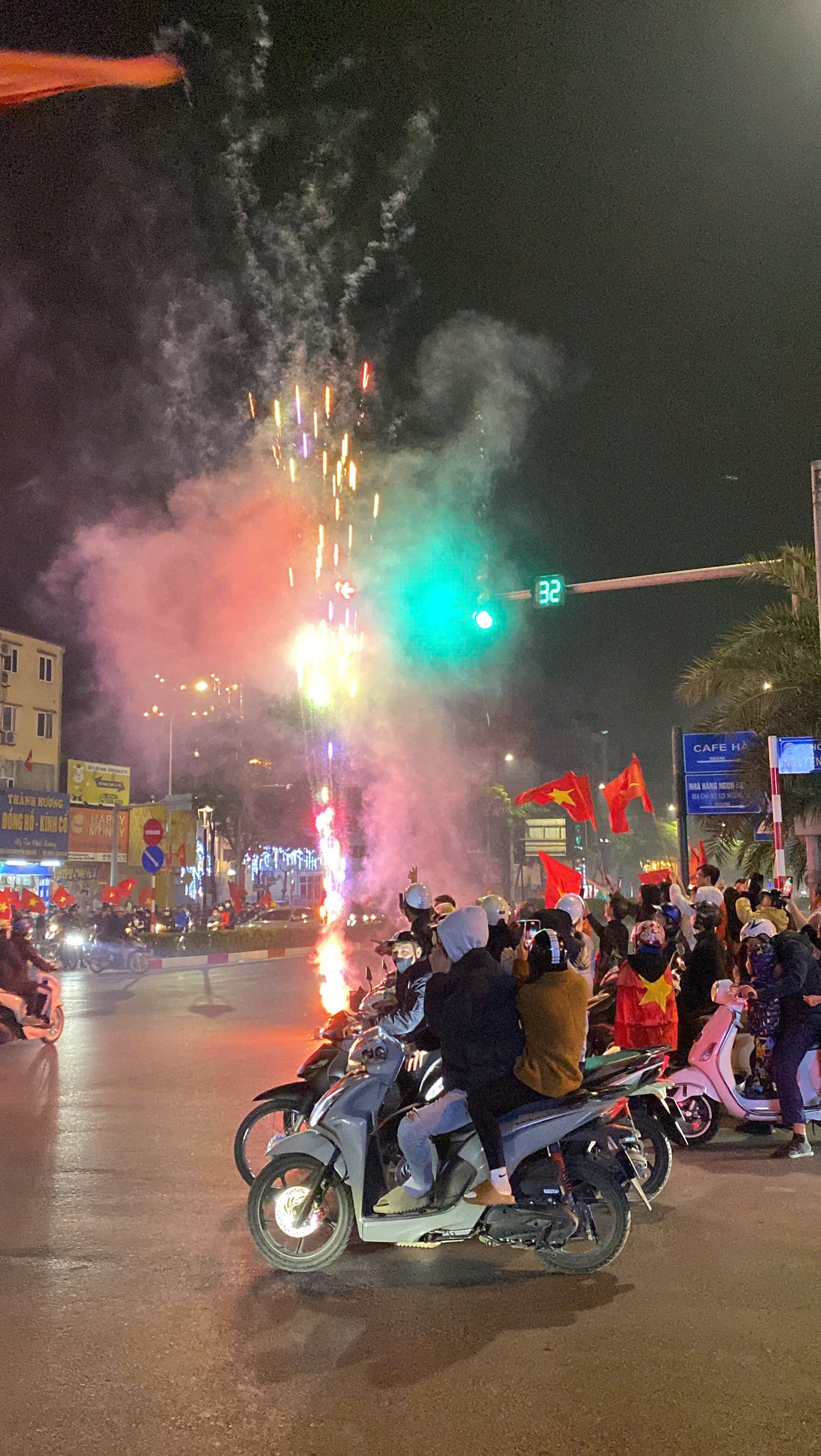 Việt Nam vô địch AFF Cup 2024, cả nước tưng bừng mừng chiến thắng