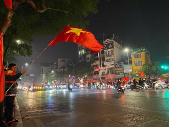 viet nam vo dich aff cup 2024 ca nuoc tung bung mung chien thang