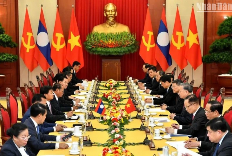 Luôn coi trọng và ưu tiên phát triển mối quan hệ đặc biệt Việt Nam-Lào